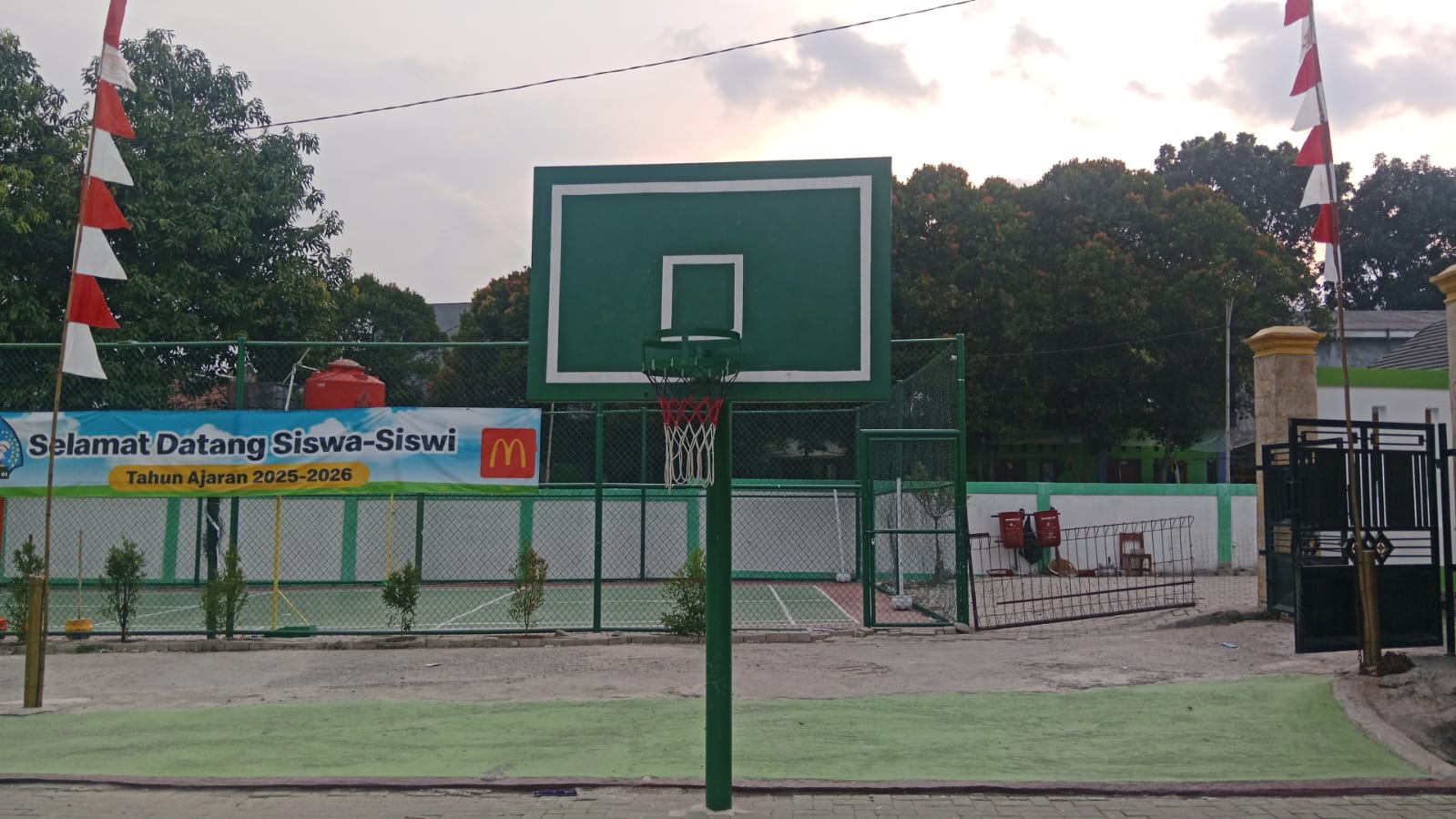 Lapangan Basket dan Lapangan Futsal